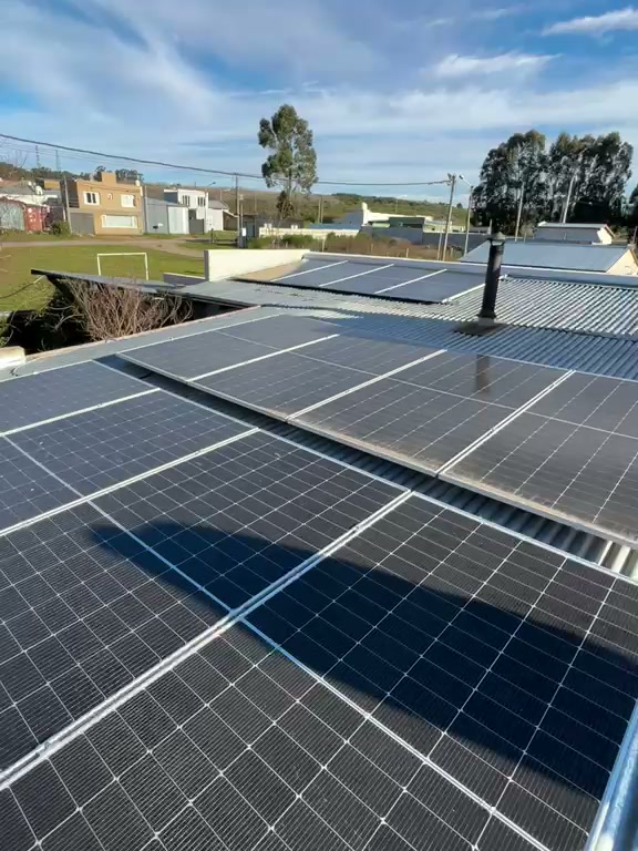 Paneles solares instalados en techo